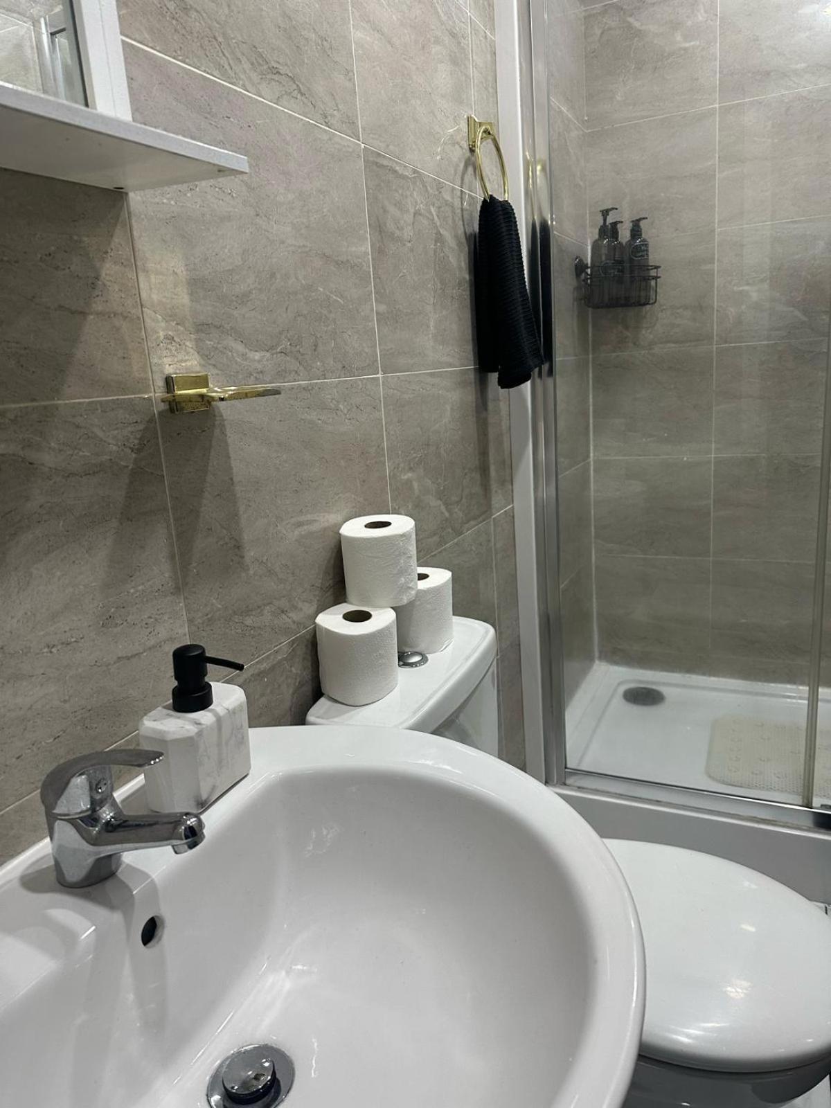 2 Bedroom Flat With Hot Tub Κάρντιφ Εξωτερικό φωτογραφία