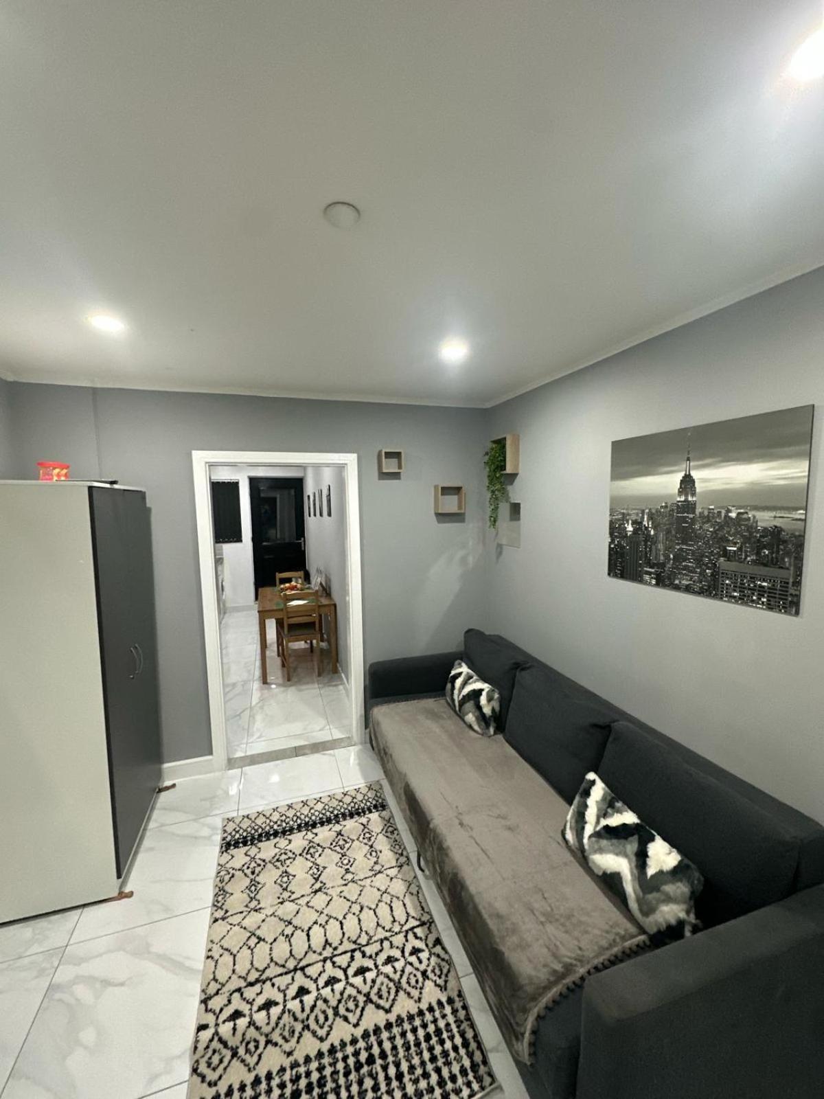 2 Bedroom Flat With Hot Tub Κάρντιφ Εξωτερικό φωτογραφία