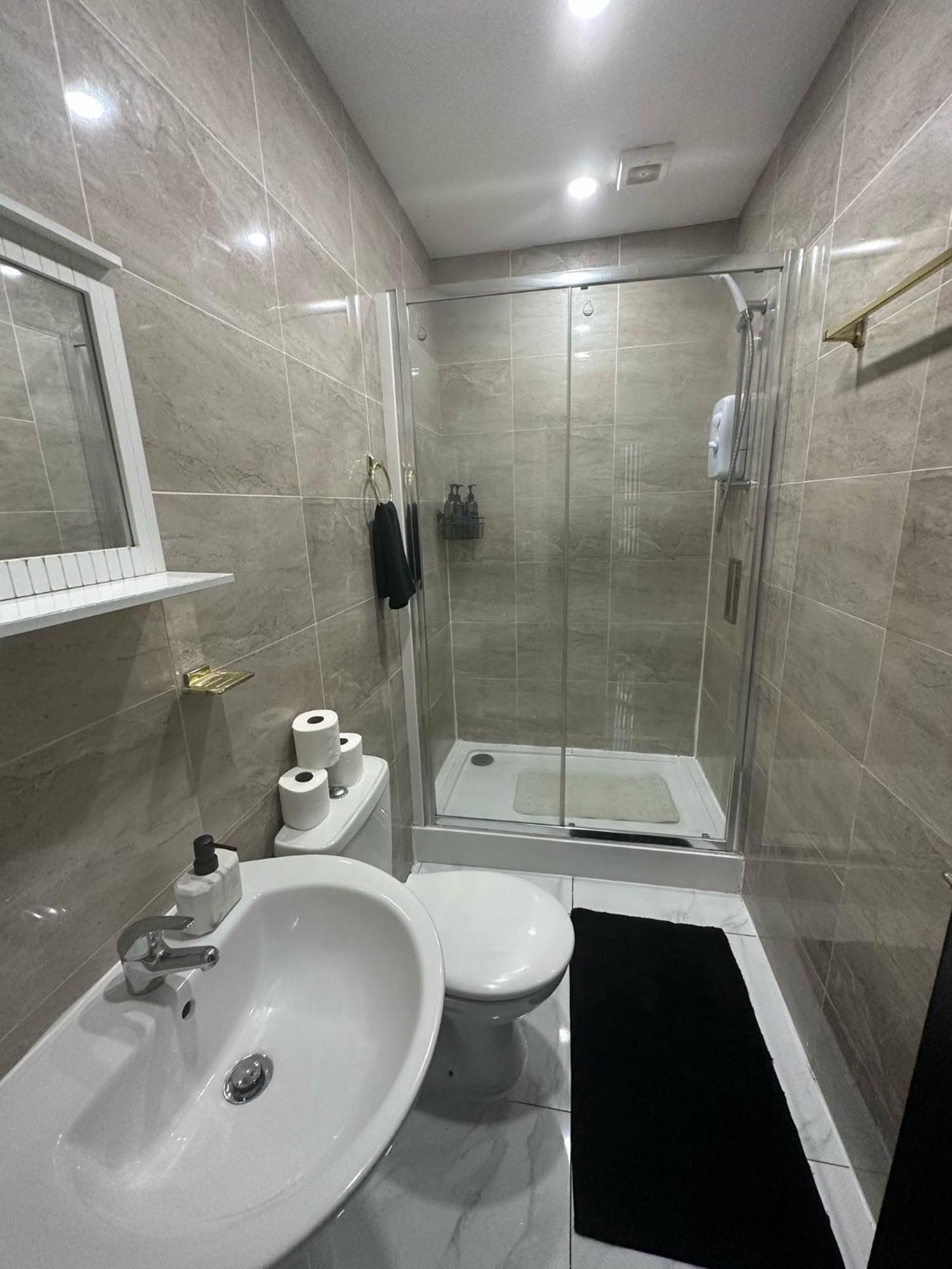 2 Bedroom Flat With Hot Tub Κάρντιφ Εξωτερικό φωτογραφία