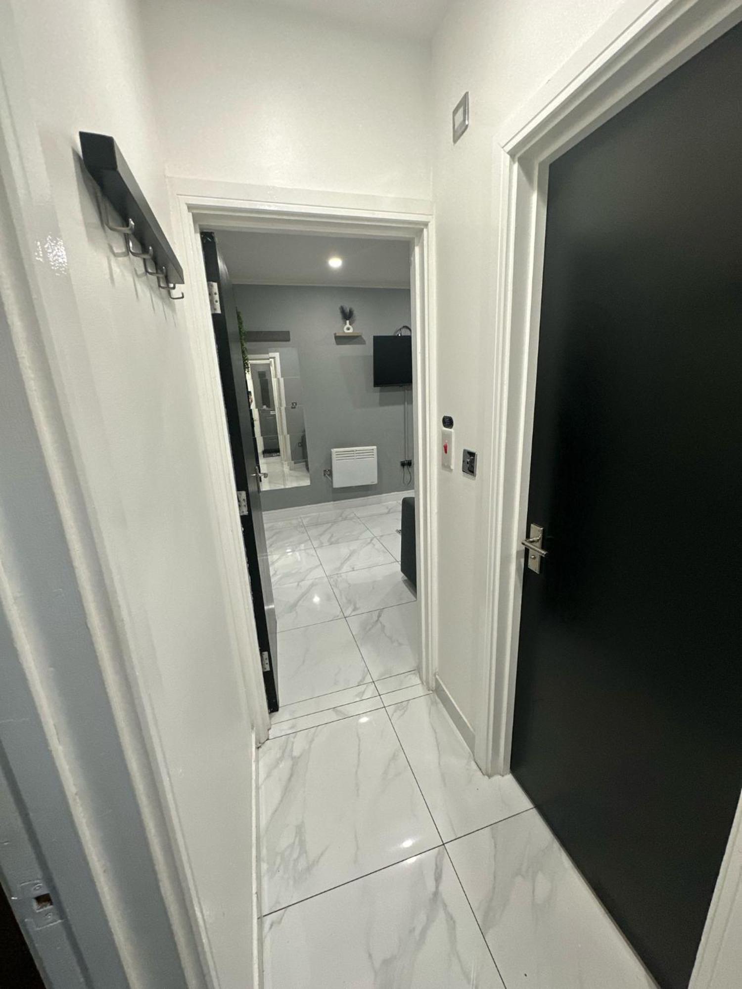 2 Bedroom Flat With Hot Tub Κάρντιφ Εξωτερικό φωτογραφία