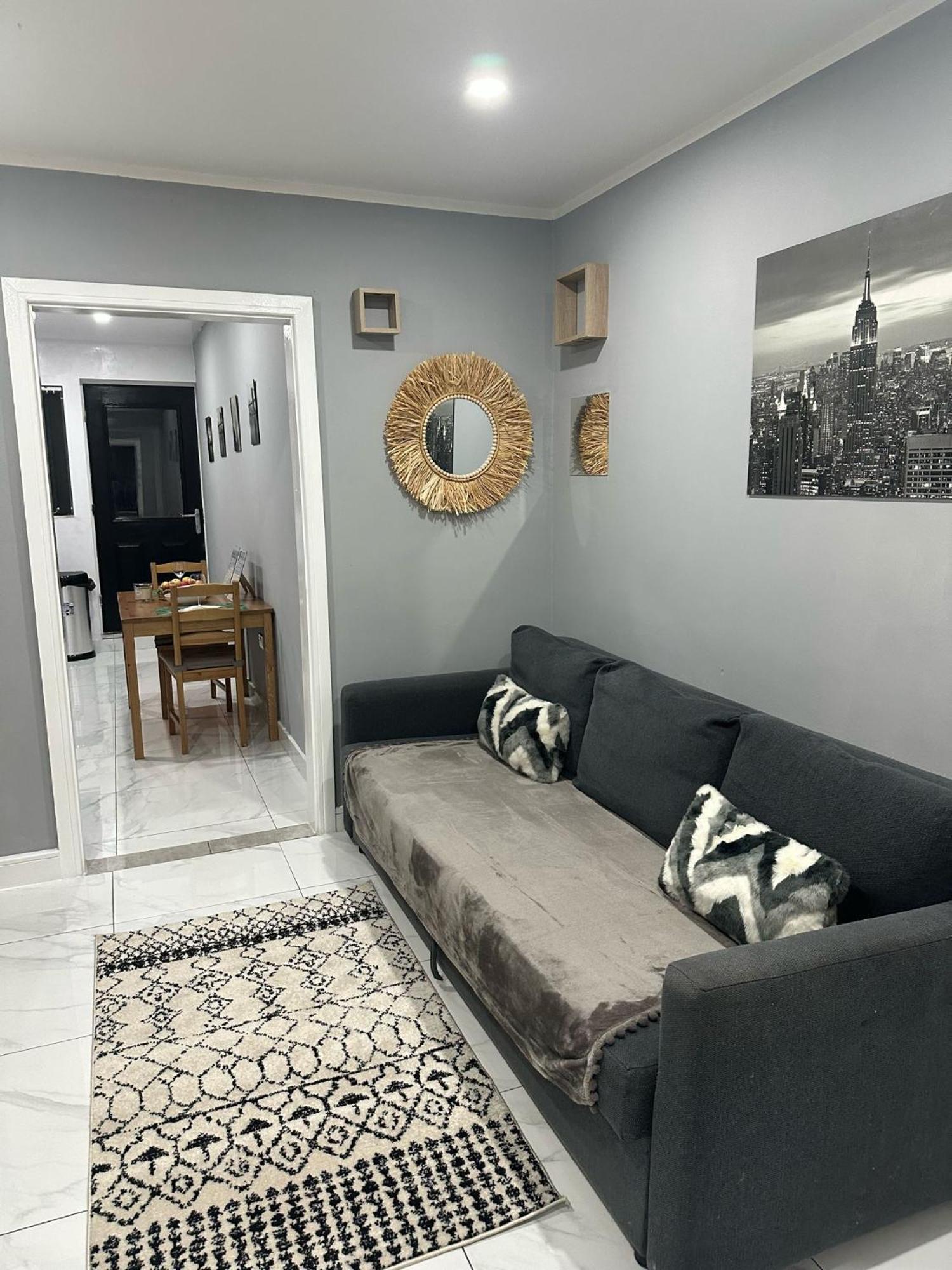 2 Bedroom Flat With Hot Tub Κάρντιφ Εξωτερικό φωτογραφία